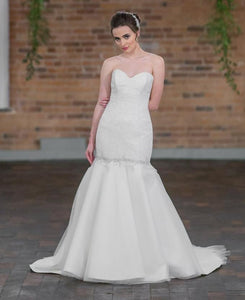 Elizabeth // Wedding Dress